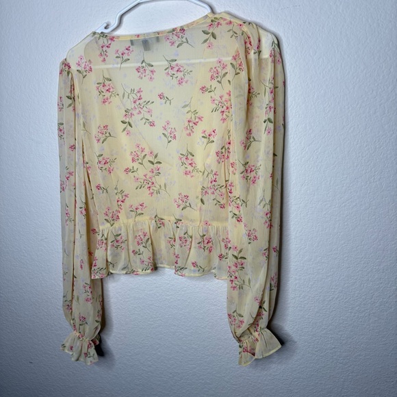 Lulu's Yellow v neck Floral Blouse - Picture 8 of 9